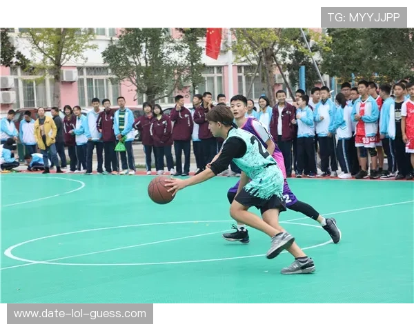 足球球星如何看待羽毛球运动的魅力与挑战以及两者的相似之处